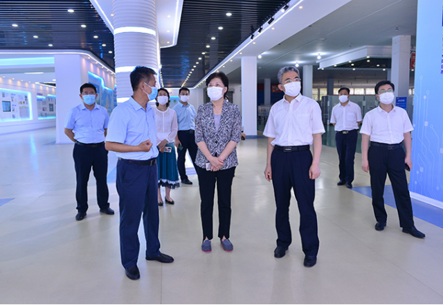 济宁市政协主席、党组书记霍媛媛到时博网页版公司调研