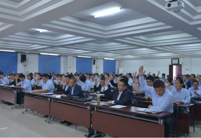 时博网页版第四届四次职工代表大会暨劳模表彰大会召开